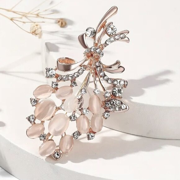 Brooch Flower Mother of Pearl Rhinestone Bouquet Bow Pin Sparkle Glam Elegant - Picture 3 of 4
